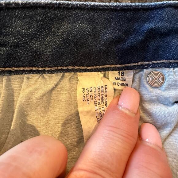 Eloquii Two Tone Raw Step Up Hem Jeans - Picture 8 of 9